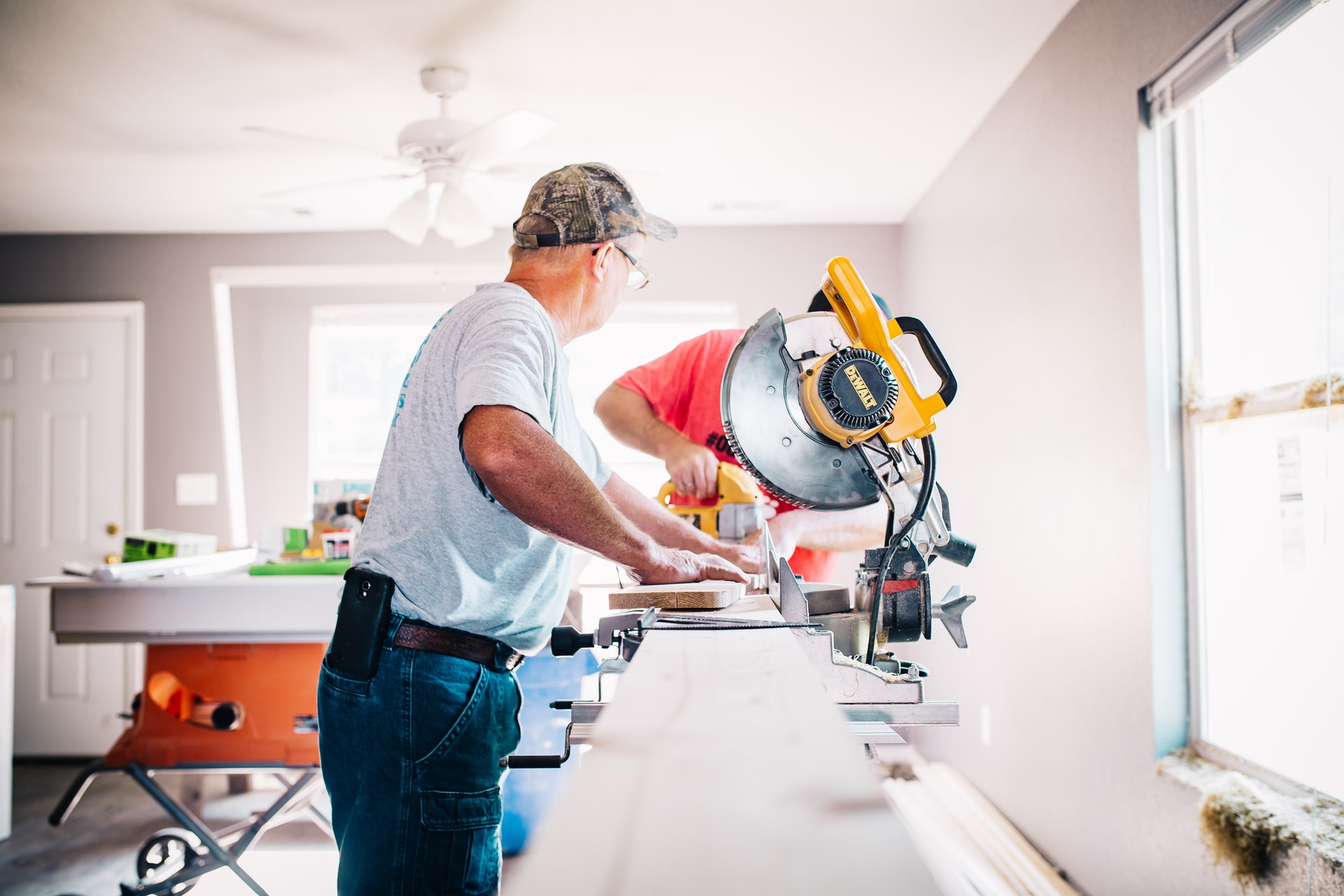 Home Carpenters: Why Manual Handling Training Is Important post thumbnail image